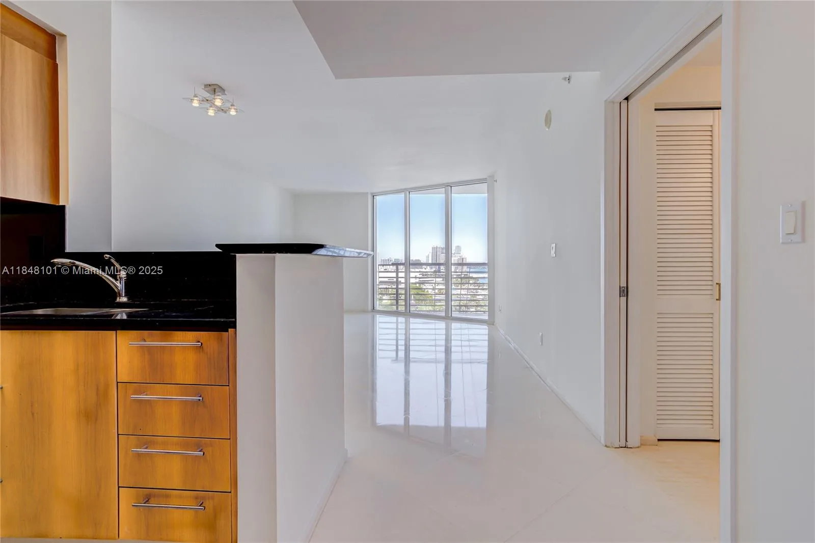 325 S Biscayne Blvd # 2418, Miami, FL 33131 photo 3