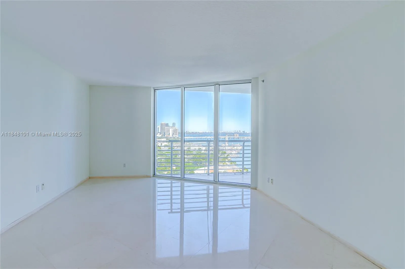 325 S Biscayne Blvd # 2418, Miami, FL 33131 photo 5