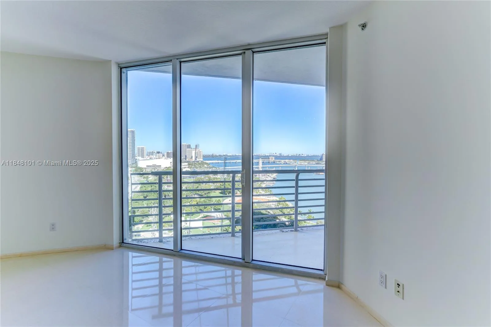 325 S Biscayne Blvd # 2418, Miami, FL 33131 photo 8