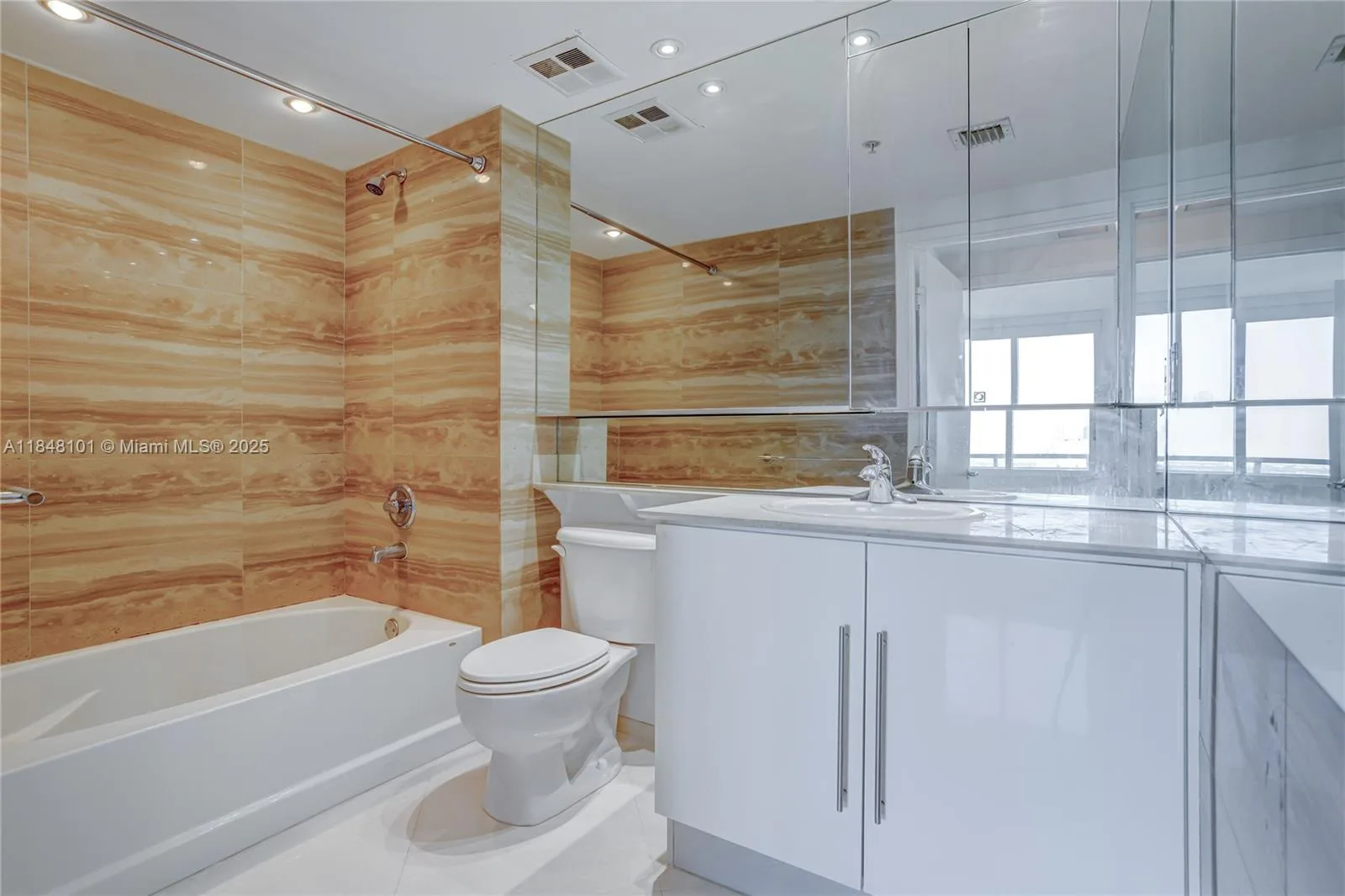 325 S Biscayne Blvd # 2418, Miami, FL 33131 photo 9