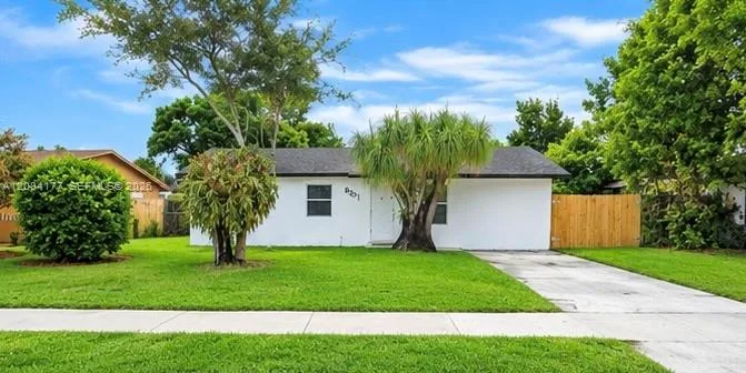 8201 SW 7th Ct, North Lauderdale, FL 33068