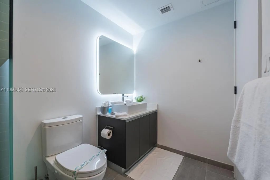 227 NE 2nd St # 1905, Miami, FL 33132 photo 11