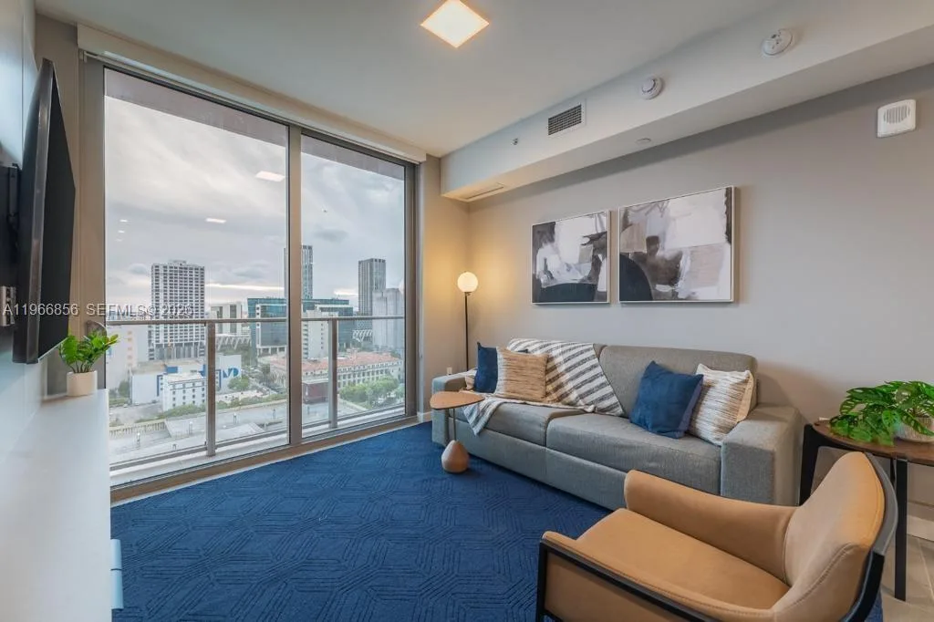 227 NE 2nd St # 1905, Miami, FL 33132 photo 2
