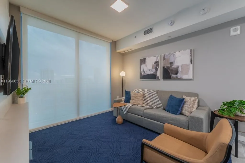 227 NE 2nd St # 1905, Miami, FL 33132 photo 4