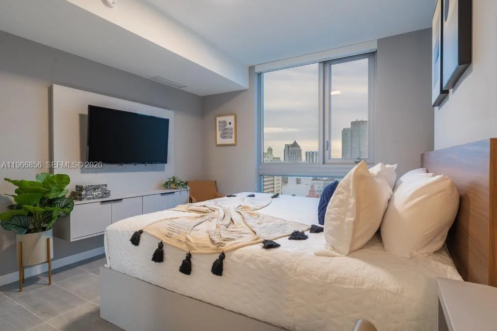 227 NE 2nd St # 1905, Miami, FL 33132 photo 6