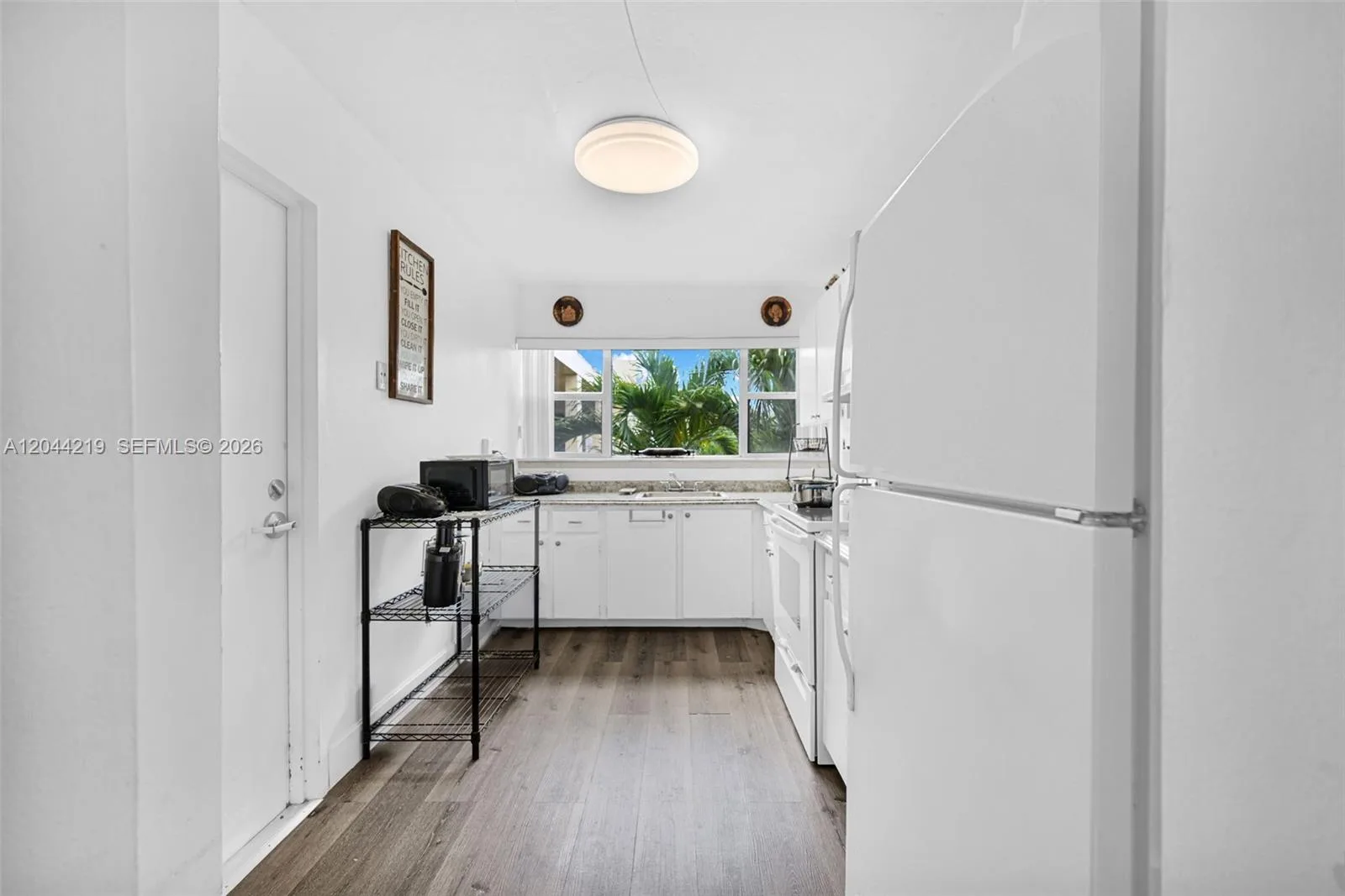 942 NE 199th St # 4E, Miami, FL 33179 photo 5