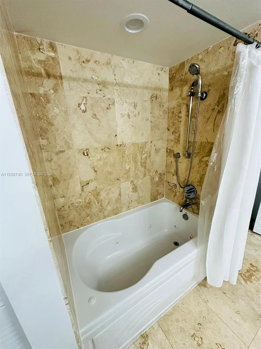 41 SE 5th St # 1512, Miami, FL 33131 photo 12