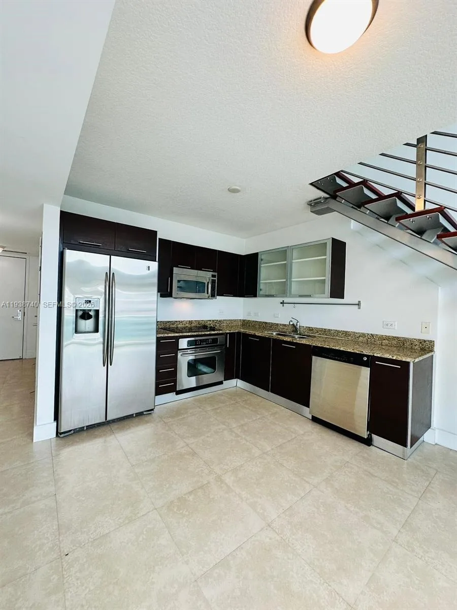 41 SE 5th St # 1512, Miami, FL 33131 photo 2