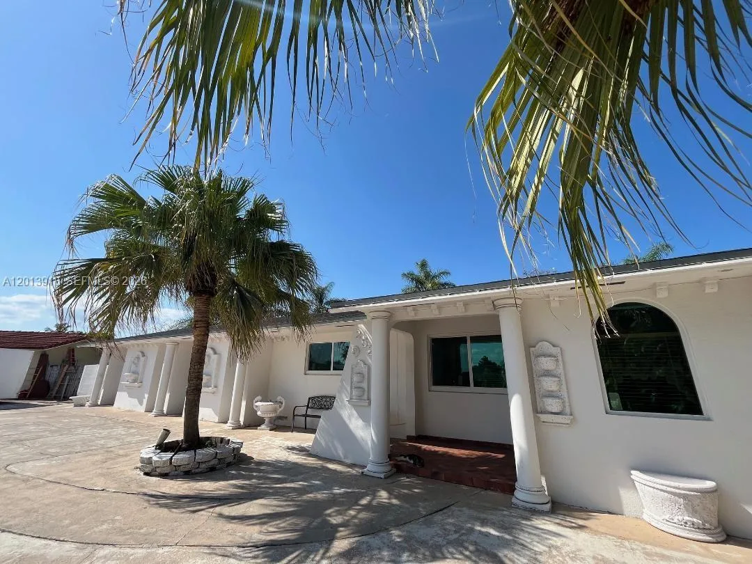 2525 SW 107th Ct, Miami, FL 33165 photo 3