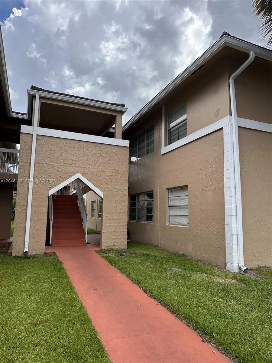 9976 Twin Lakes Dr # 35-E, Coral Springs, FL 33071