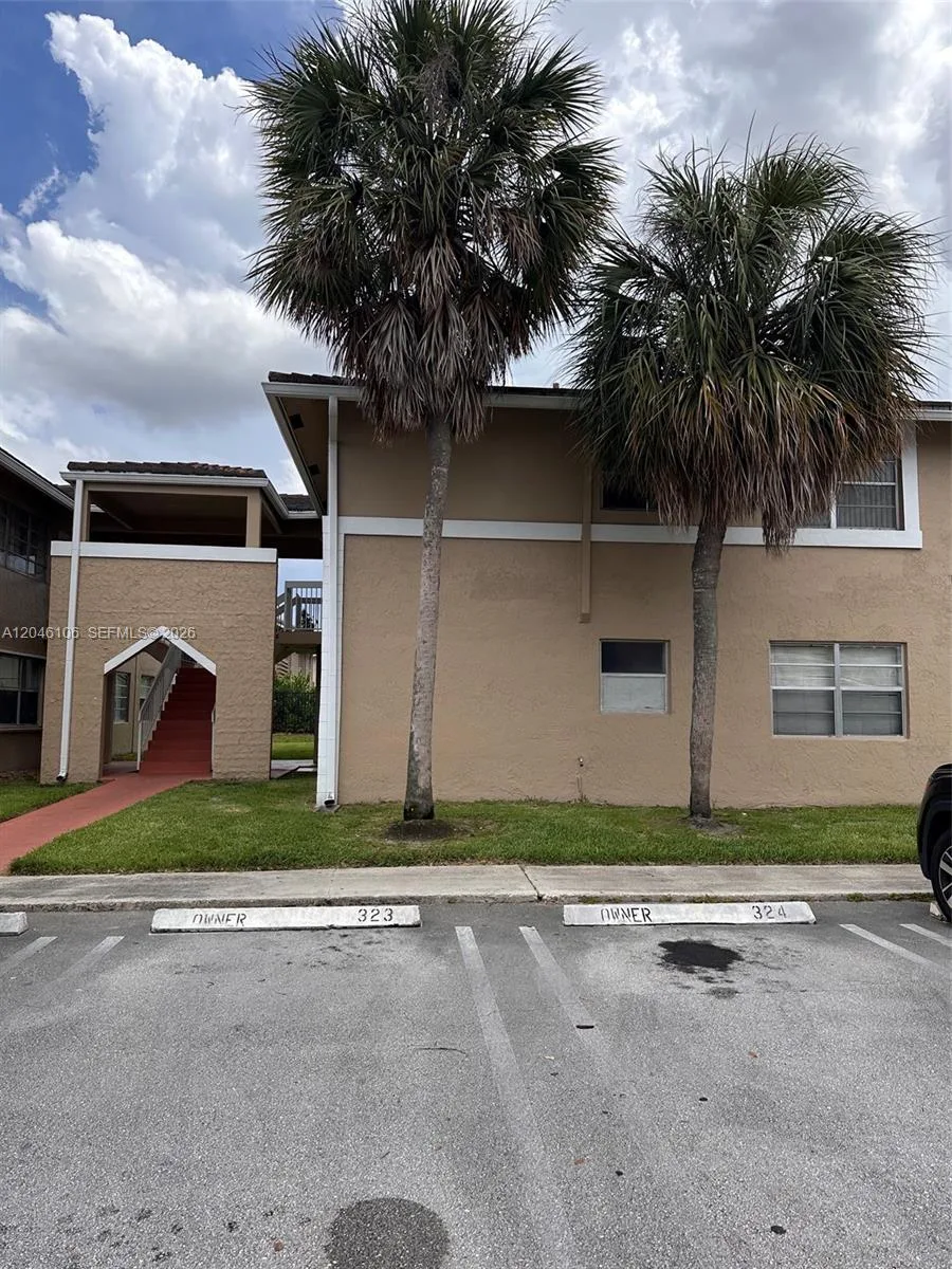 9976 Twin Lakes Dr # 35-E, Coral Springs, FL 33071 photo 2