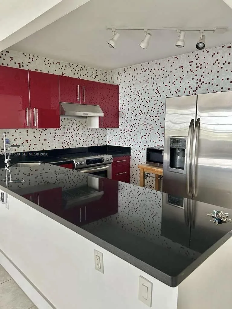 2016 Bay Dr # 602, Miami Beach, FL 33141