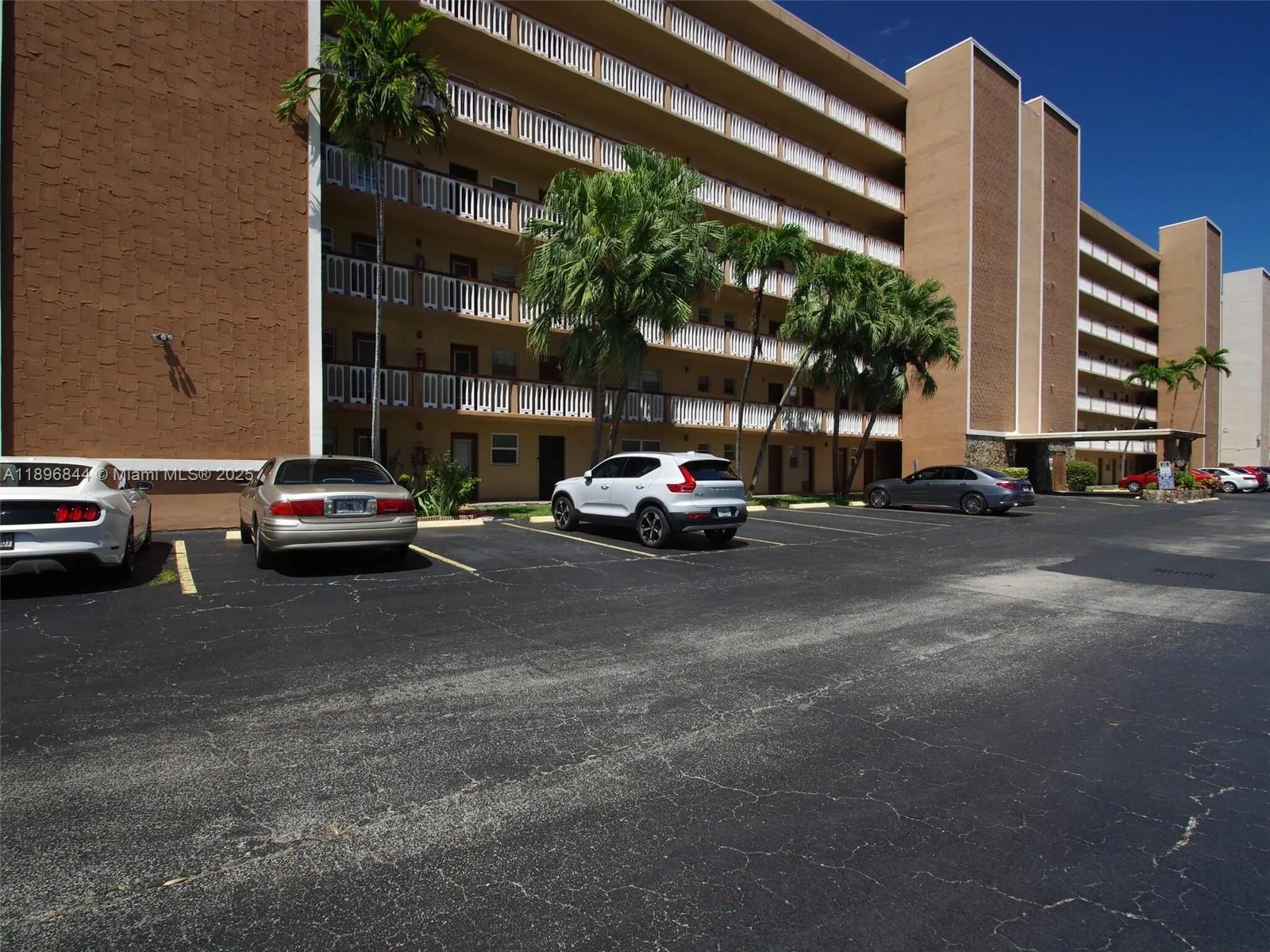 420 NE 12th Ave # 401, Hallandale Beach, FL 33009 photo 2
