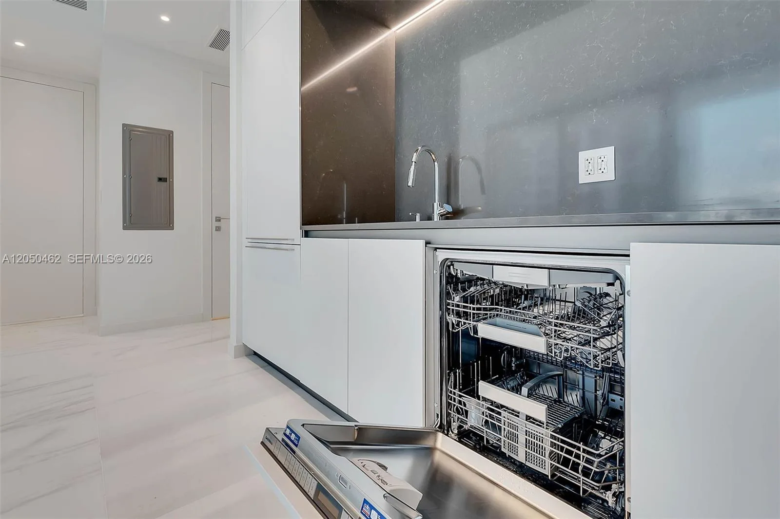 300 Biscayne Boulevard Way # 3008W, Miami, FL 33131 photo 8