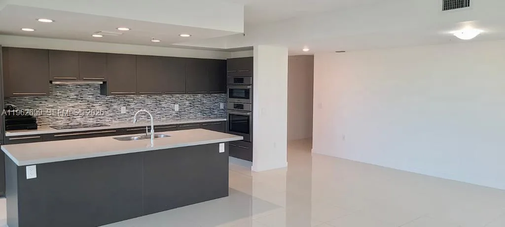 7751 NW 107th Ave # 504, Doral, FL 33178 photo 2