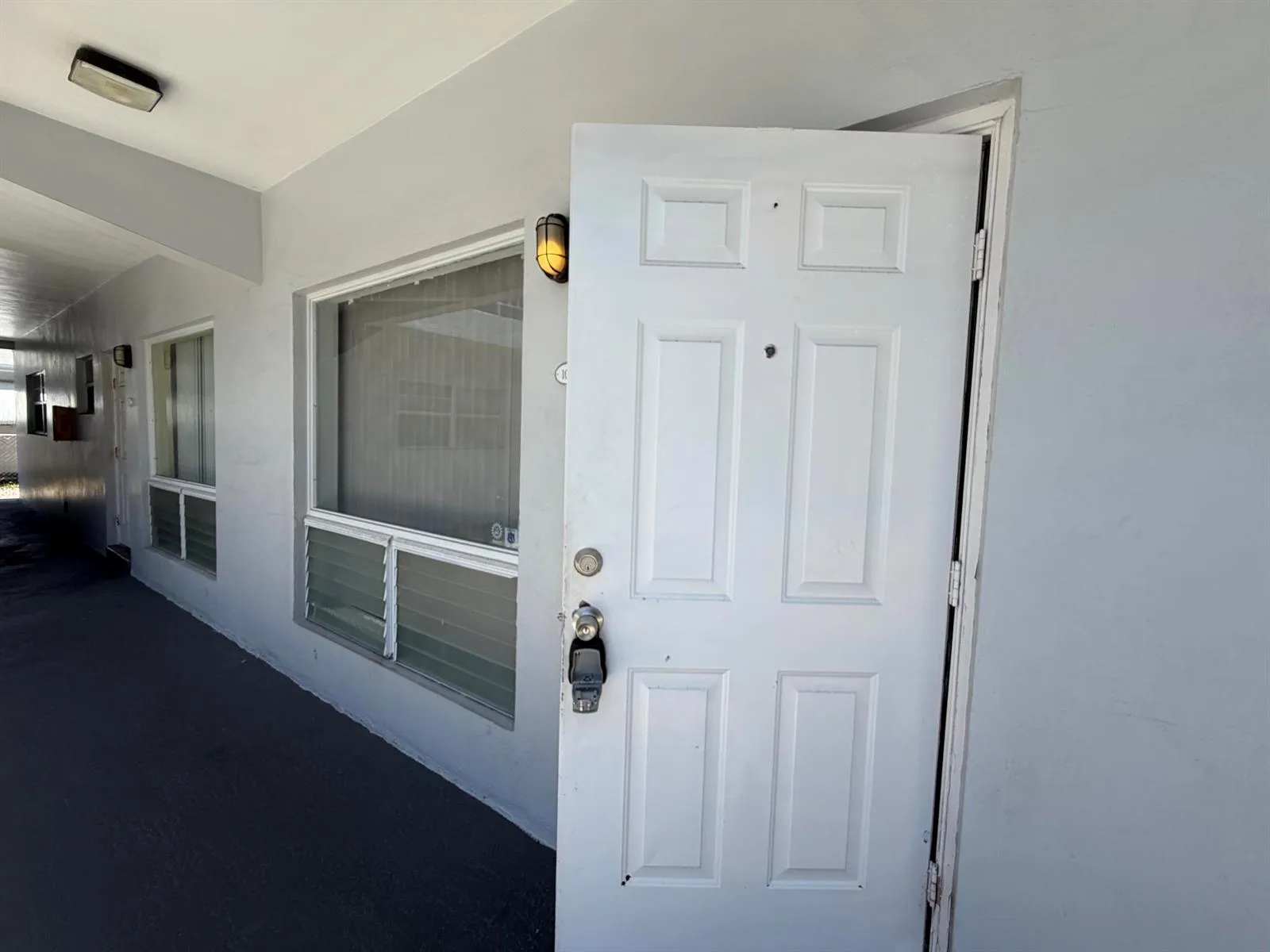 915 NE 8th Street # 104, Hallandale Beach, FL 33009