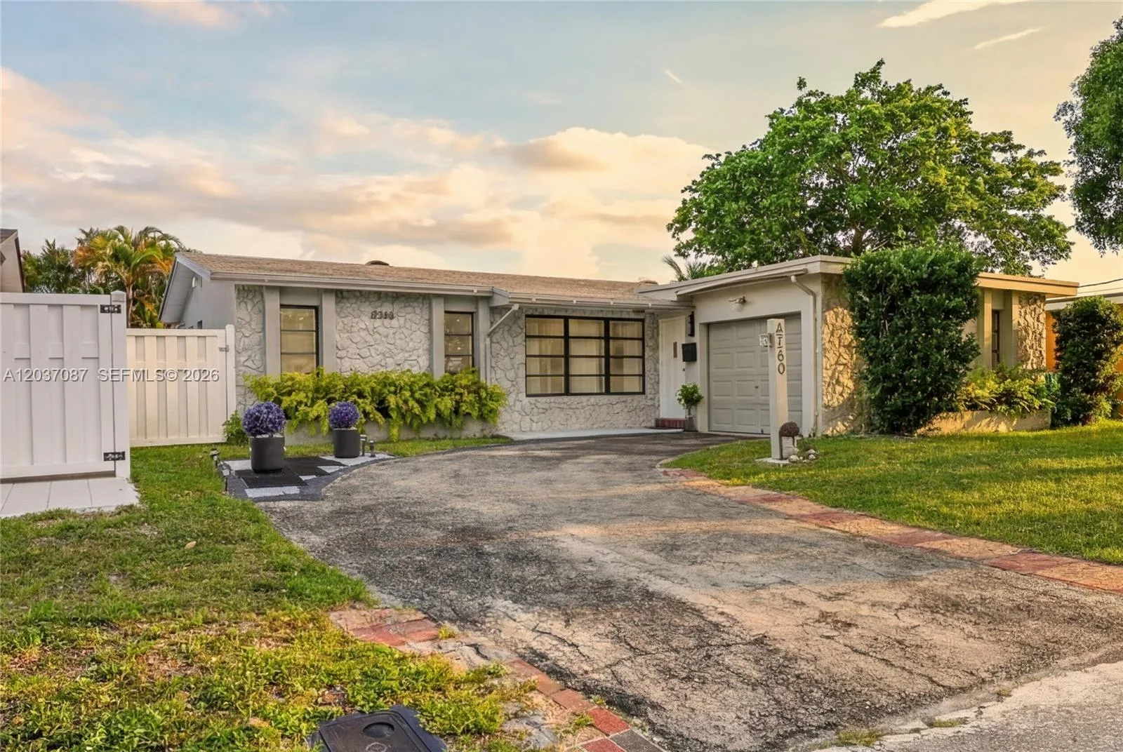 8580 NW 20th Ct, Sunrise, FL 33322