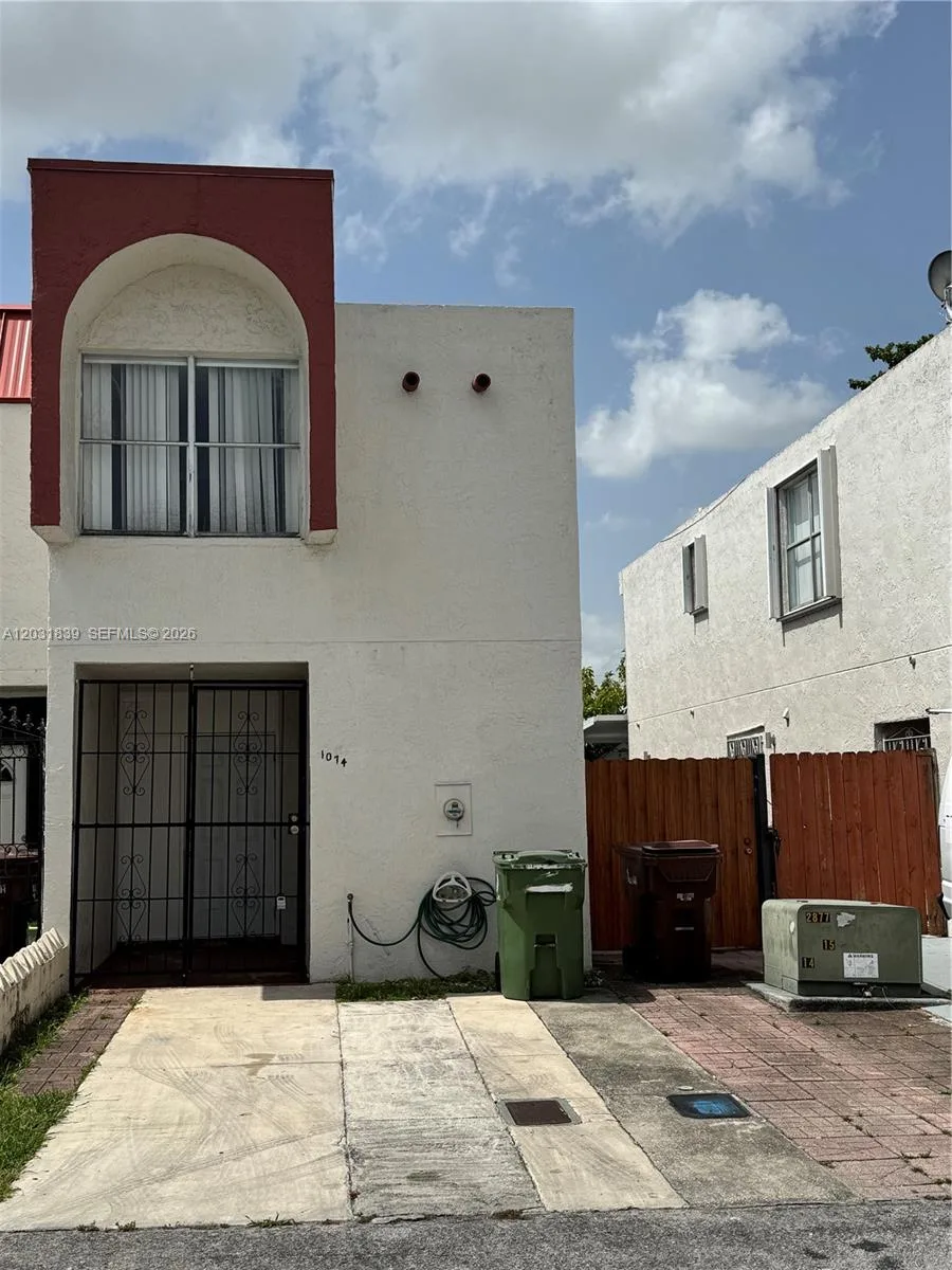 1074 W 38th St # 32, Hialeah, FL 33012