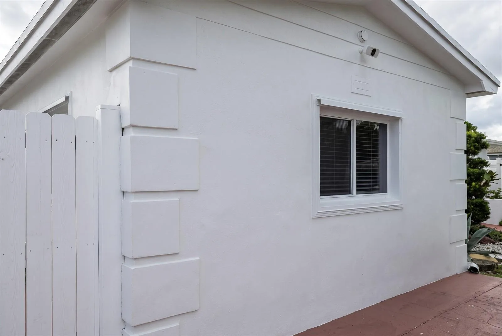 2021 NW 85TH Avenue, Pembroke Pines, FL 33024 photo 2