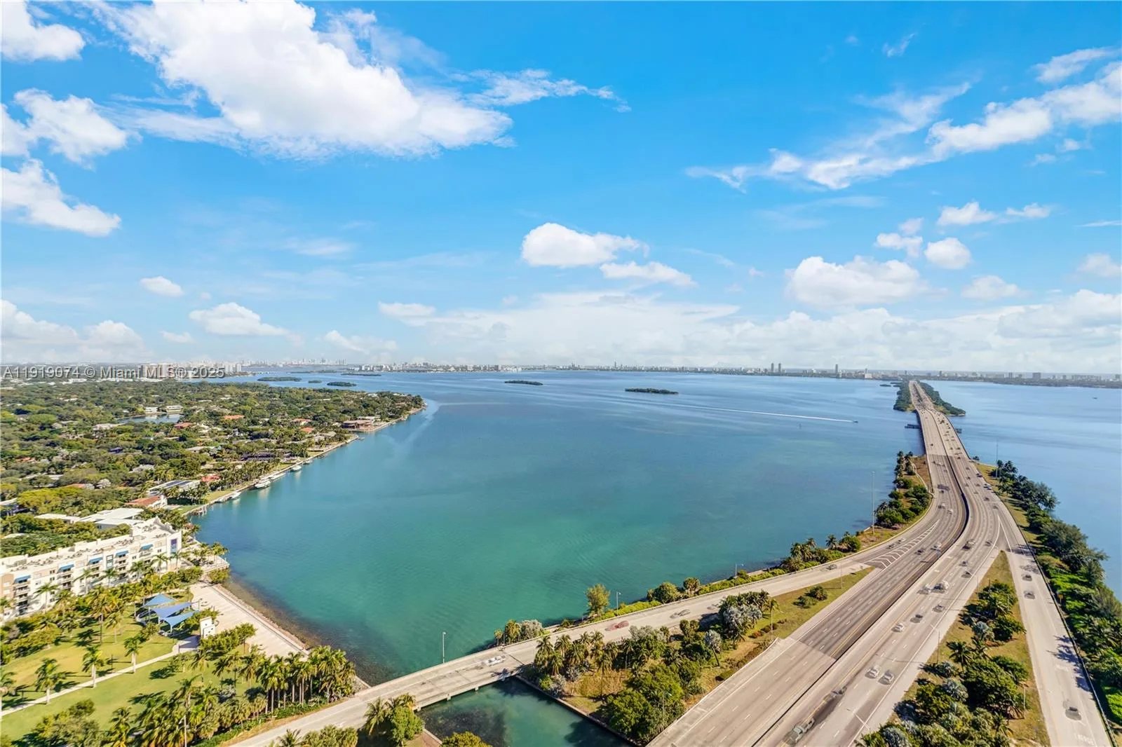 601 NE 36th St # 3310, Miami, FL 33137 photo 2