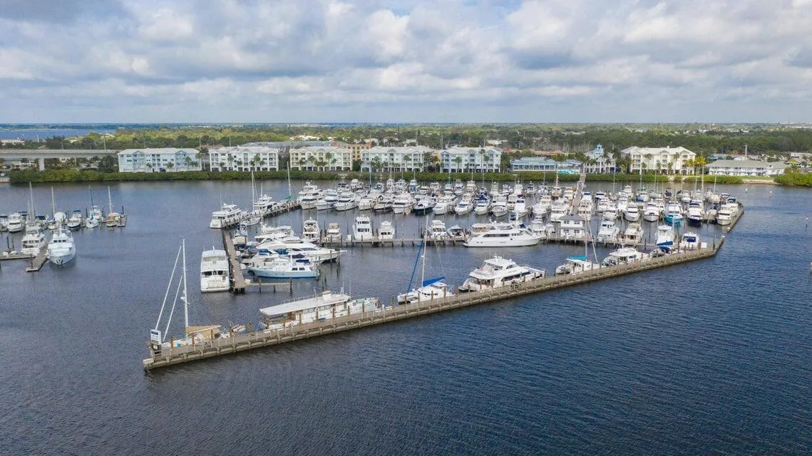 975 NW Flagler Avenue # 403, Stuart, FL 34994