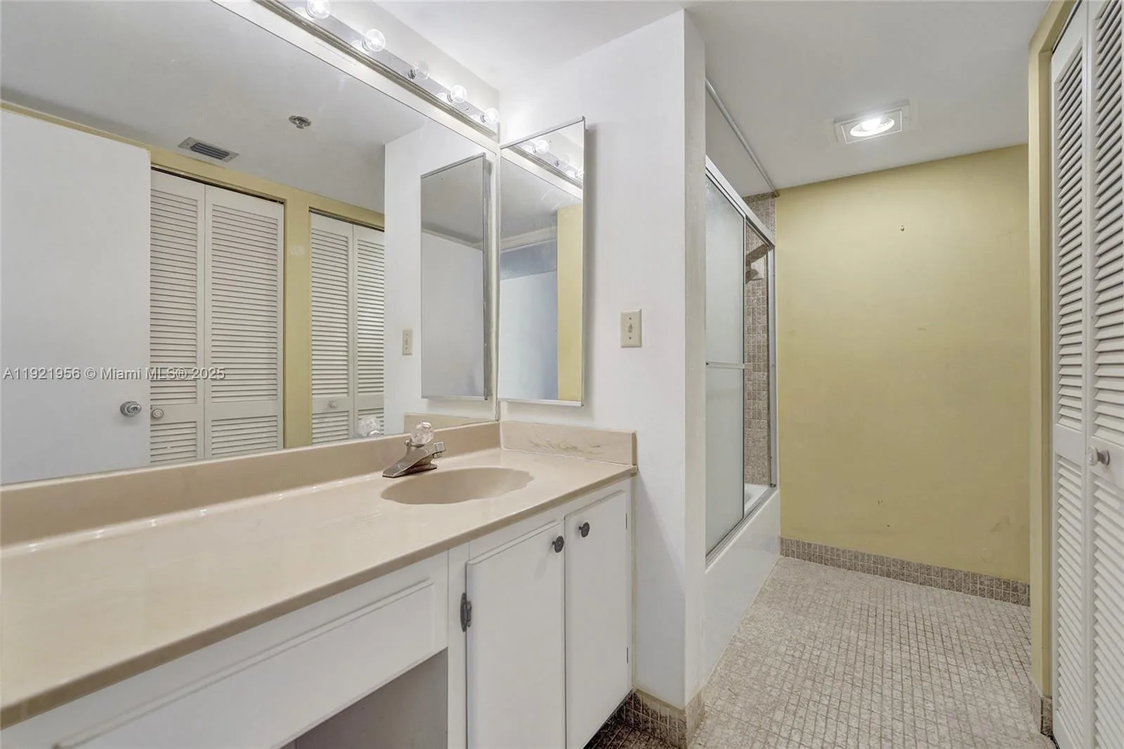 210 174th St # 1715, Sunny Isles Beach, FL 33160 photo 10