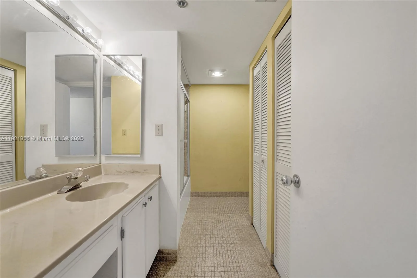 210 174th St # 1715, Sunny Isles Beach, FL 33160 photo 9