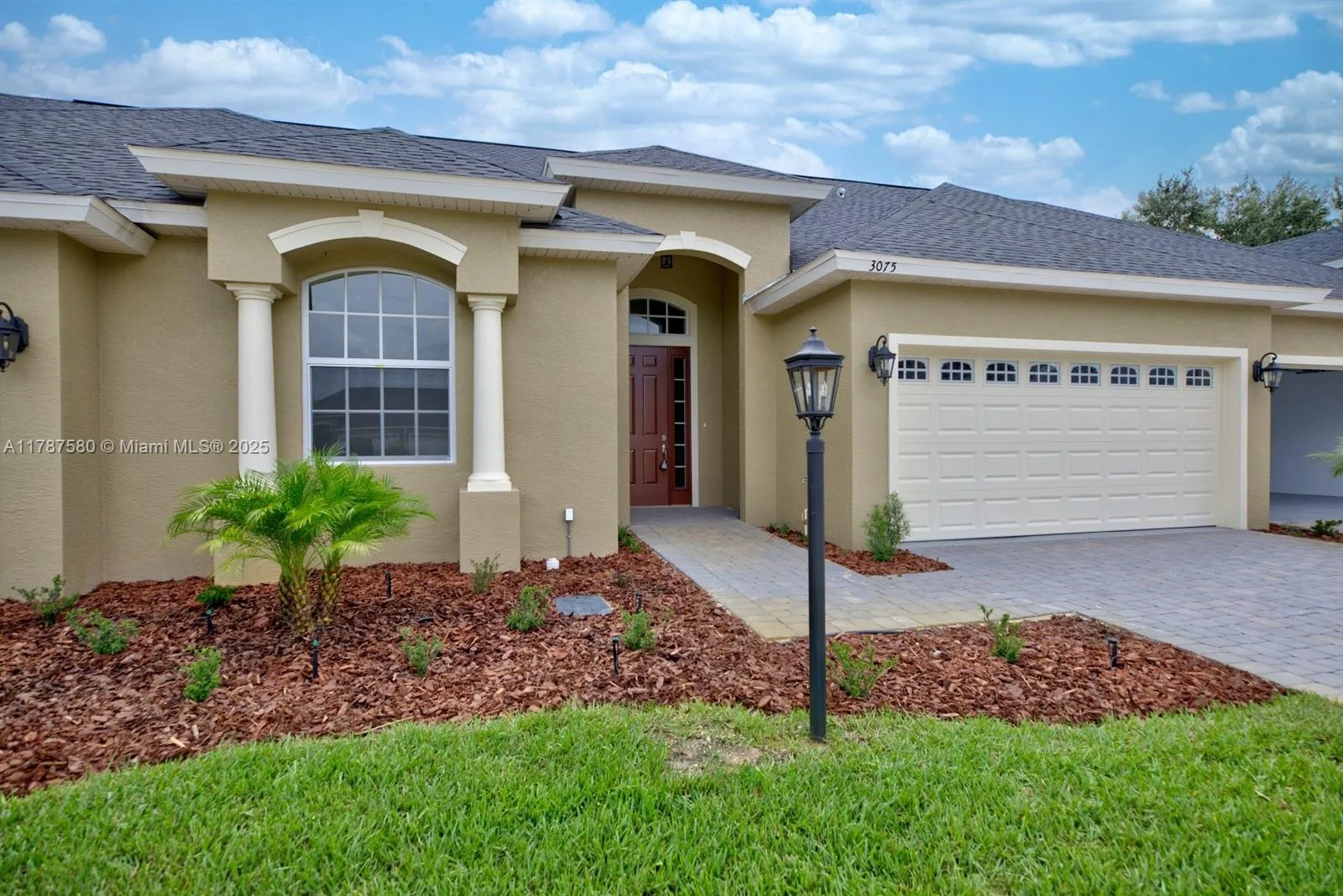 3075 Royal Oaks Court, Sebring, FL 33875