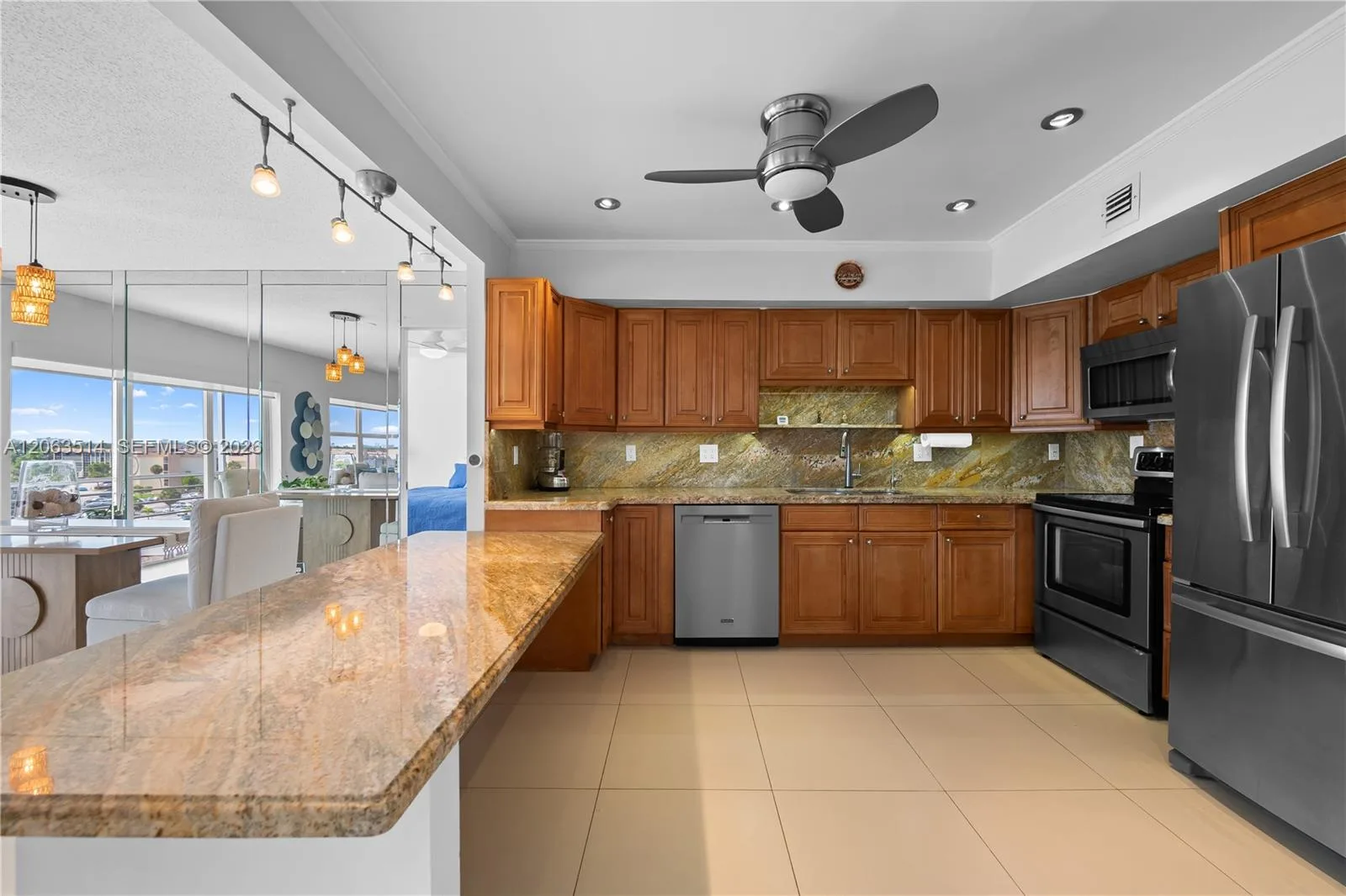 400 Diplomat Pkwy # 704, Hallandale Beach, FL 33009 — zdjęcie 2