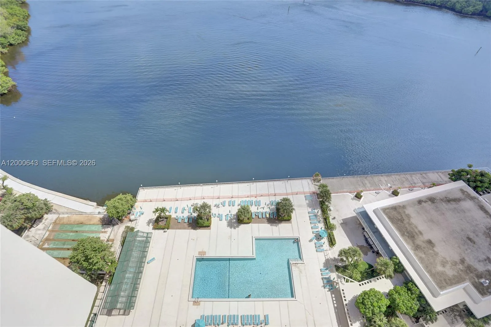 300 Bayview Dr # PH10, Sunny Isles Beach, FL 33160 photo 11
