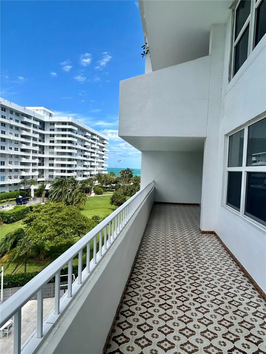 199 Ocean Lane Dr # 512, Key Biscayne, FL 33149 photo 2
