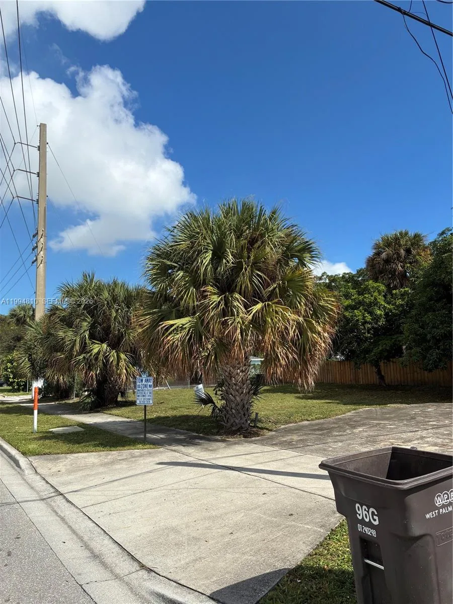 547 17th St, West Palm Beach, FL 33407 photo 2