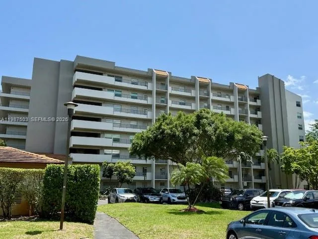 3910 Inverrary Blvd # 407-B, Lauderhill, FL 33319