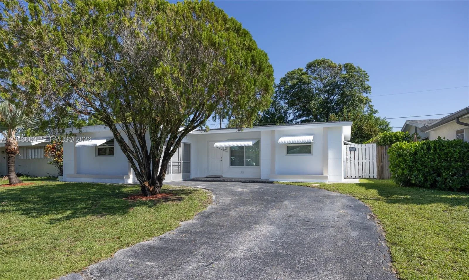 8571 NW 27th Pl, Sunrise, FL 33322