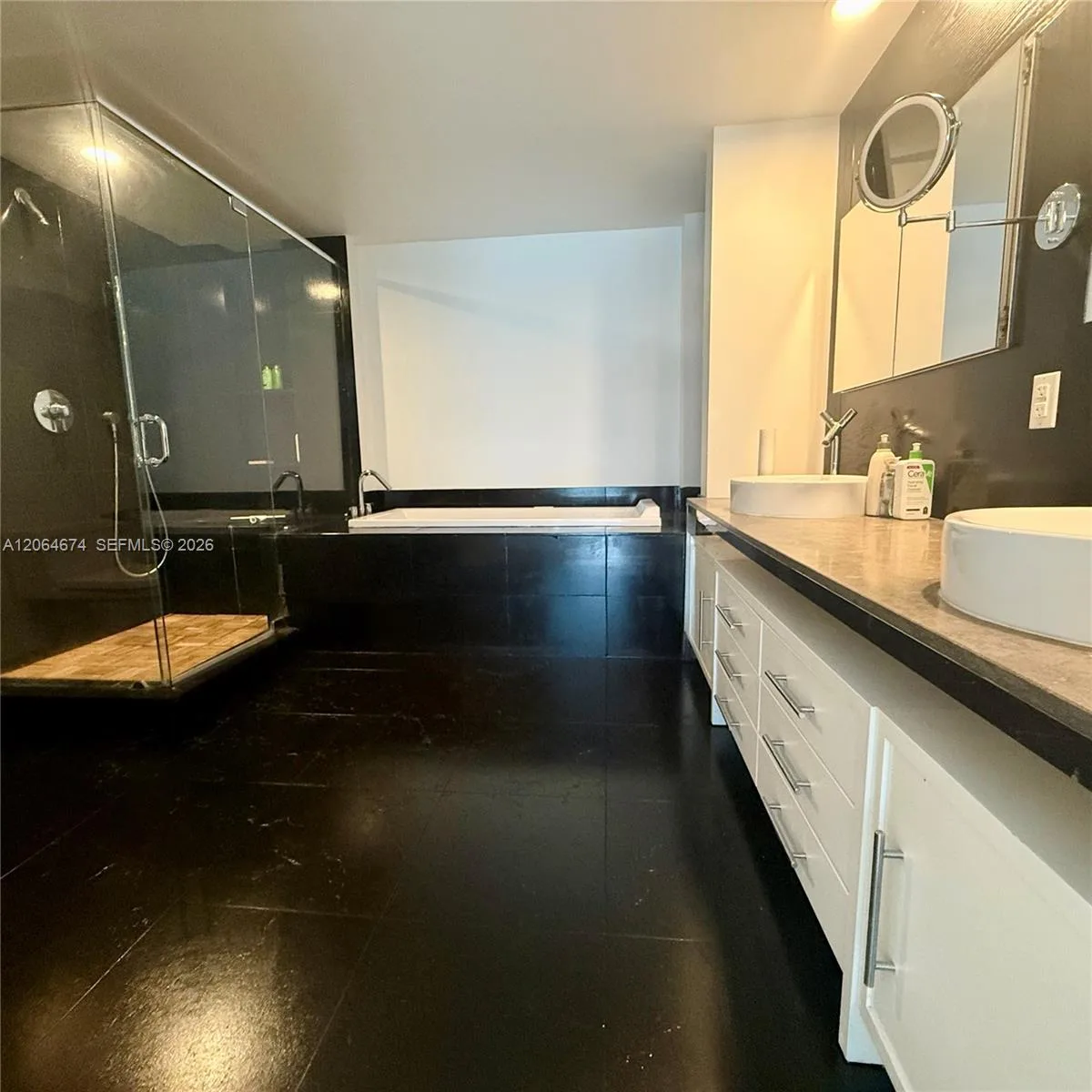 475 Brickell Ave # 1609, Miami, FL 33131 photo 11