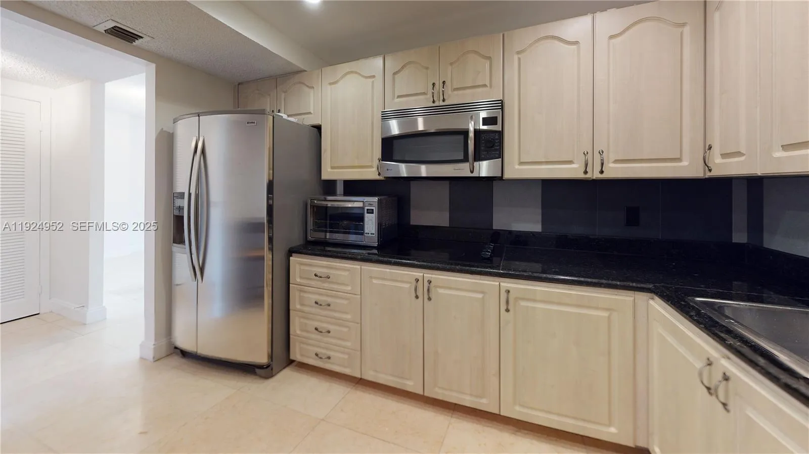 2500 PARKVIEW DR # 1207, Hallandale Beach, FL 33009 photo 6