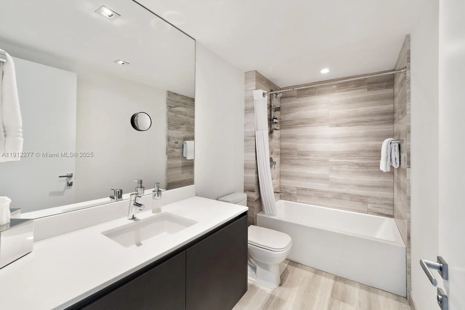 1451 Brickell Ave # 2405, Miami, FL 33131 photo 10