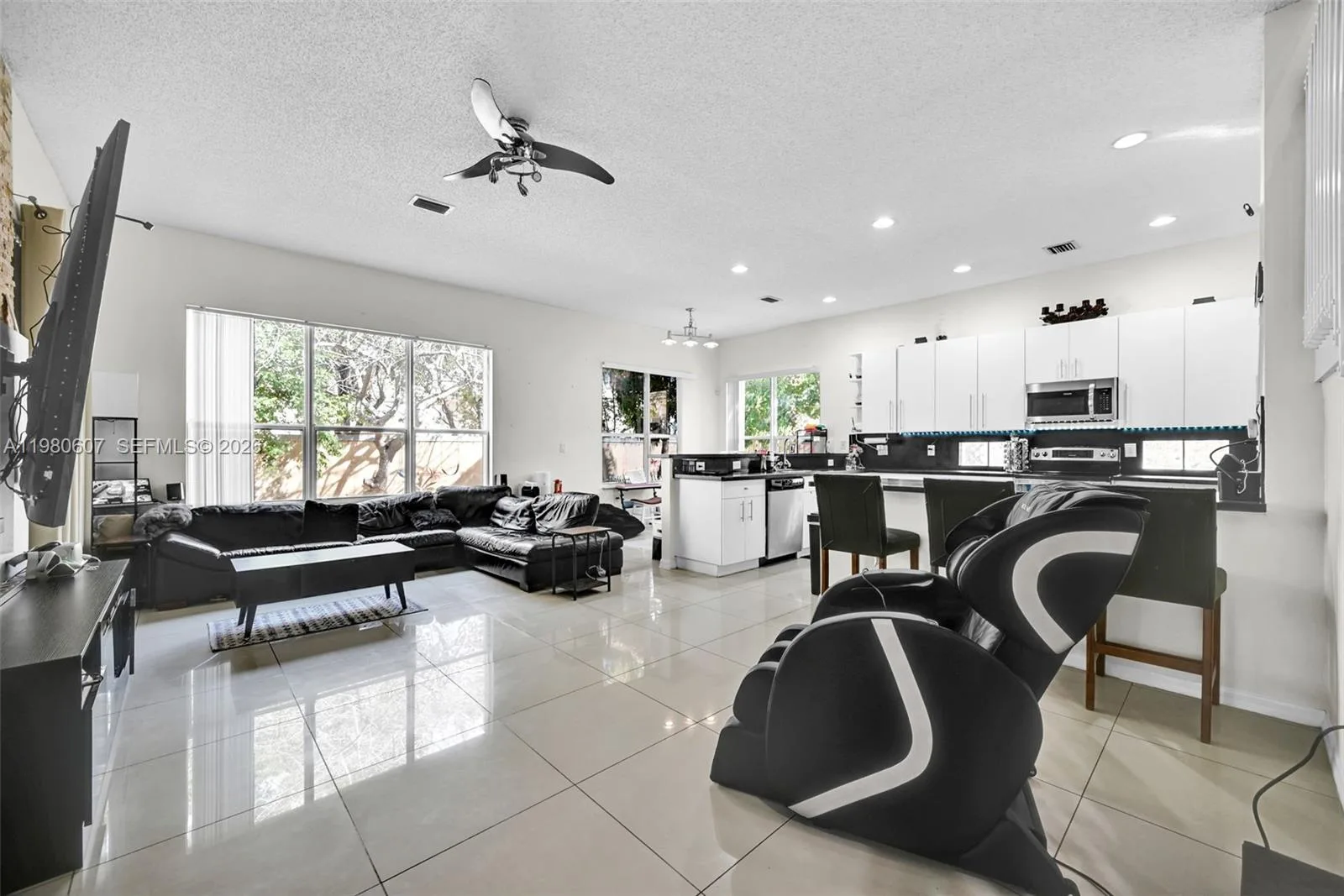 2007 NE 6th Ct, Homestead, FL 33033 photo 9