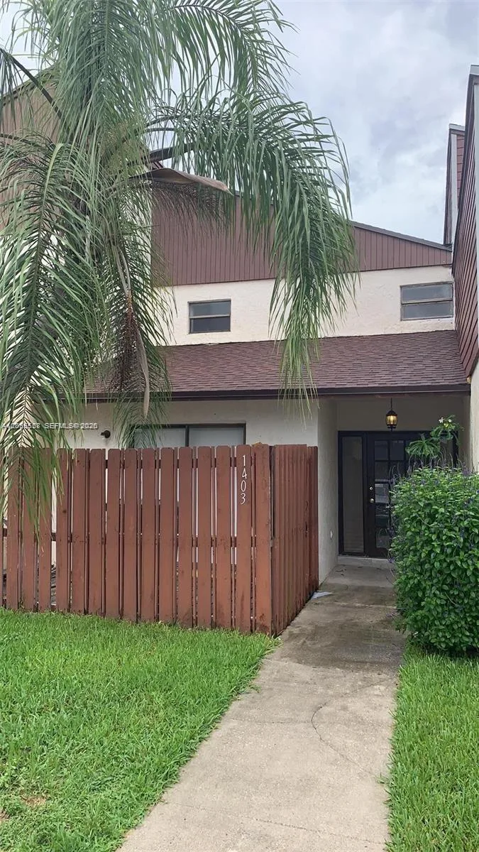 1403 White Pine Dr, Wellington, FL 33414