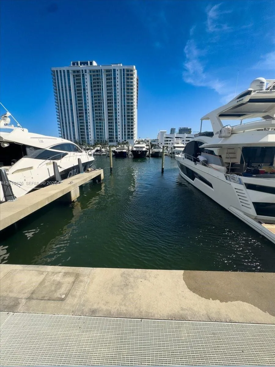 17111 Biscayne Blvd, North Miami Beach, FL 33160