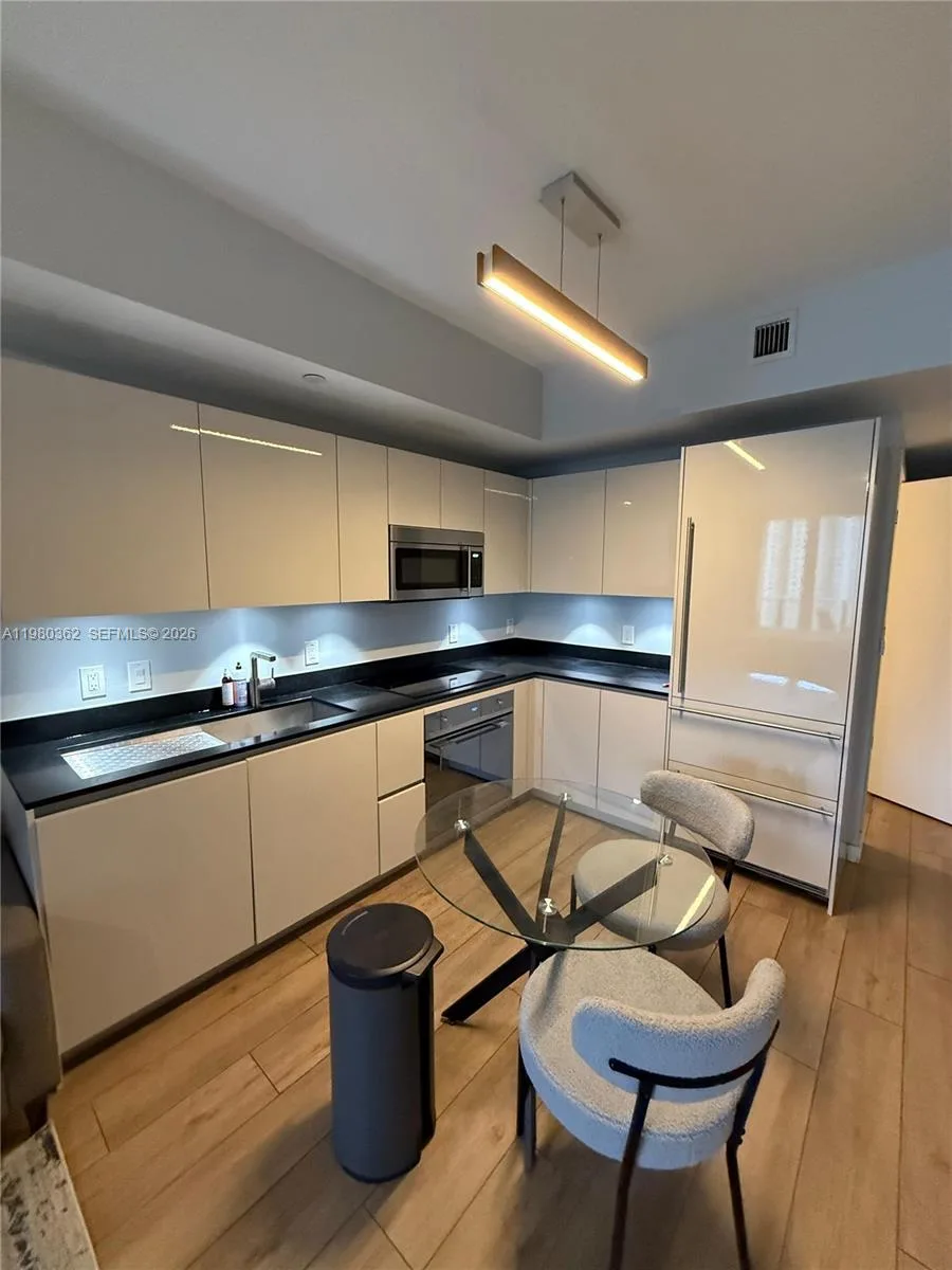 1010 Brickell Ave # 2310, Miami, FL 33131 photo 4