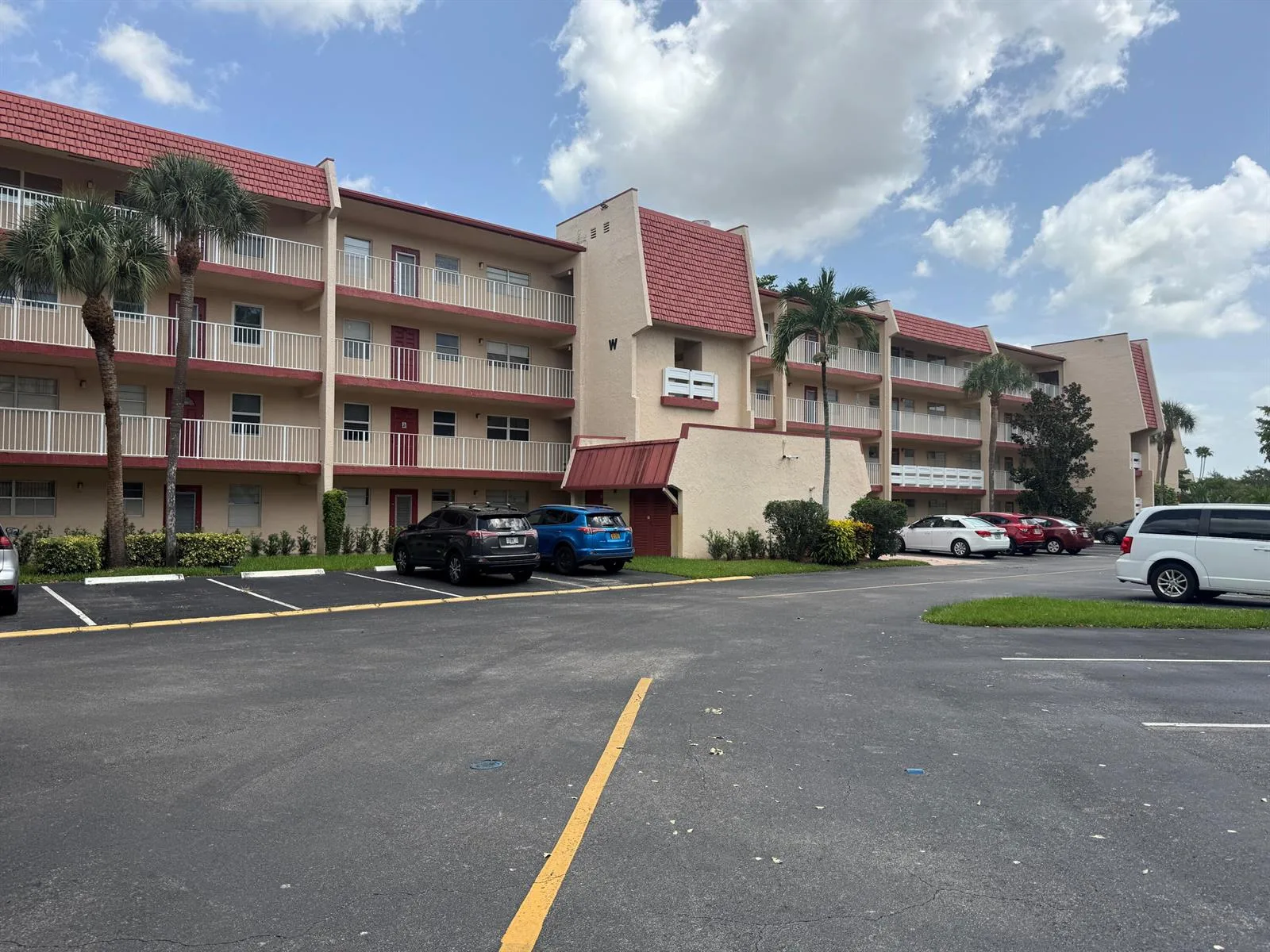 1035 COUNTRY CLUB Drive # 303, Margate, FL 33063