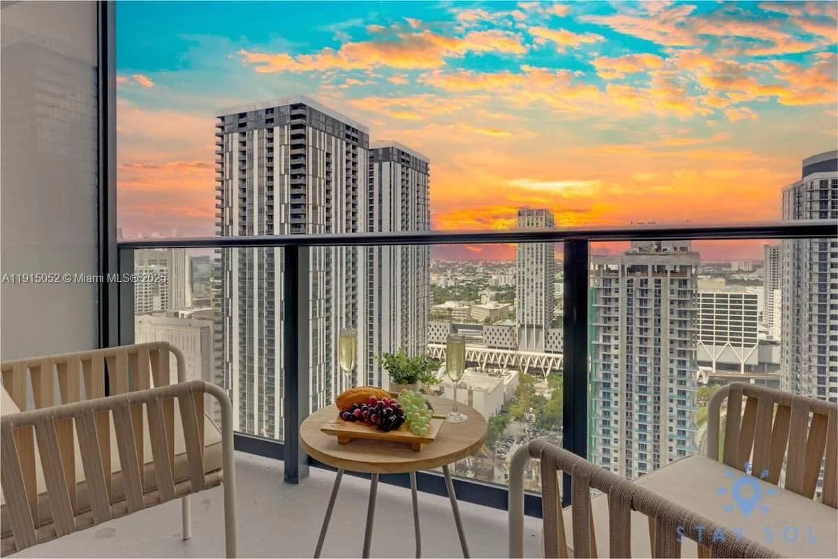 159 NE 6th St # 3004, Miami, FL 33132
