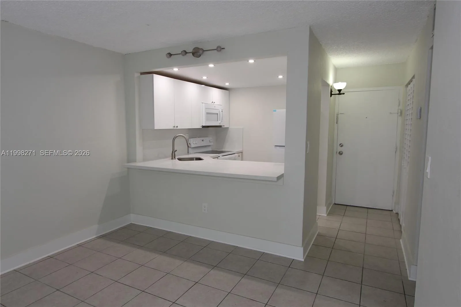 4550 NW 9th St # 811E, Miami, FL 33126 photo 3