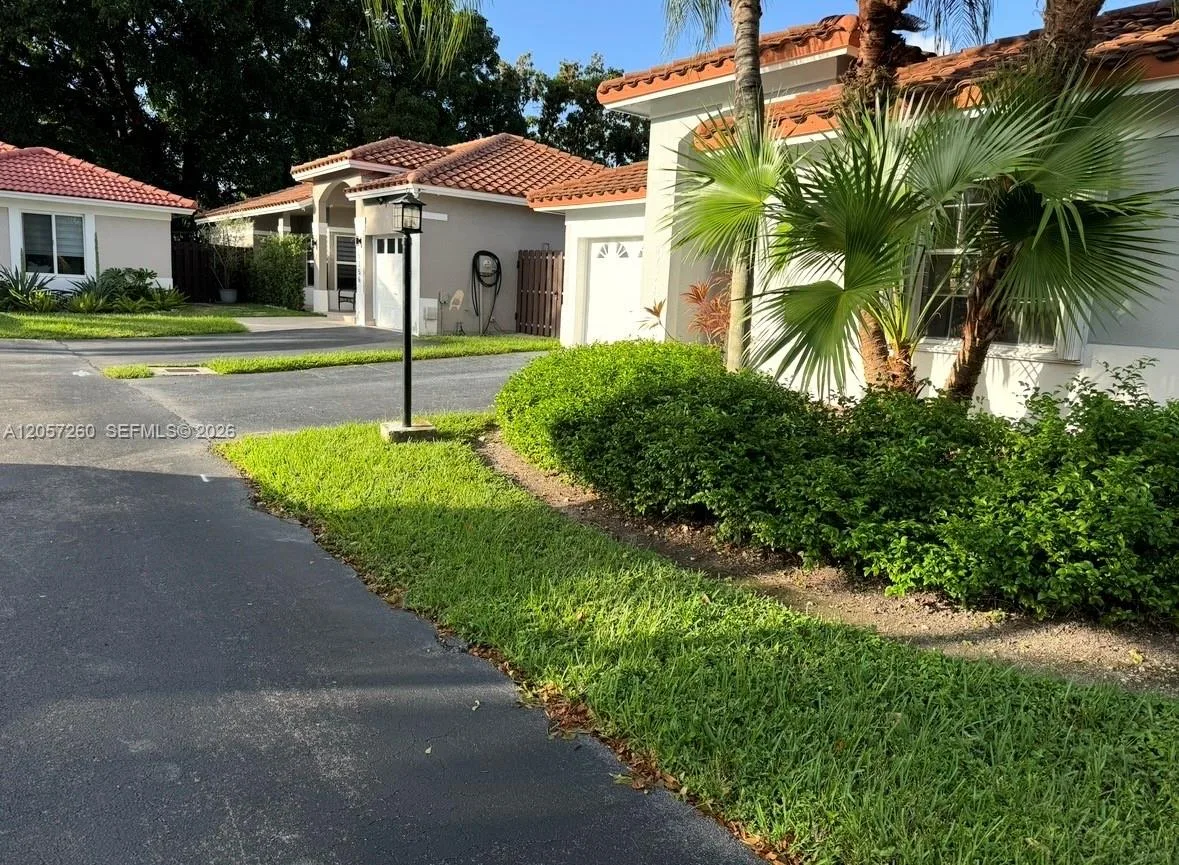 5758 NW 97th Pl, Doral, FL 33178
