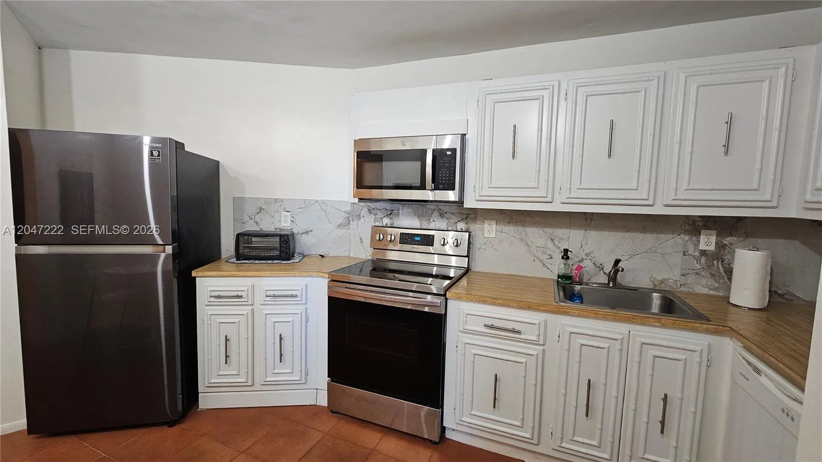 800 Parkview Dr # 912, Hallandale Beach, FL 33009 photo 2