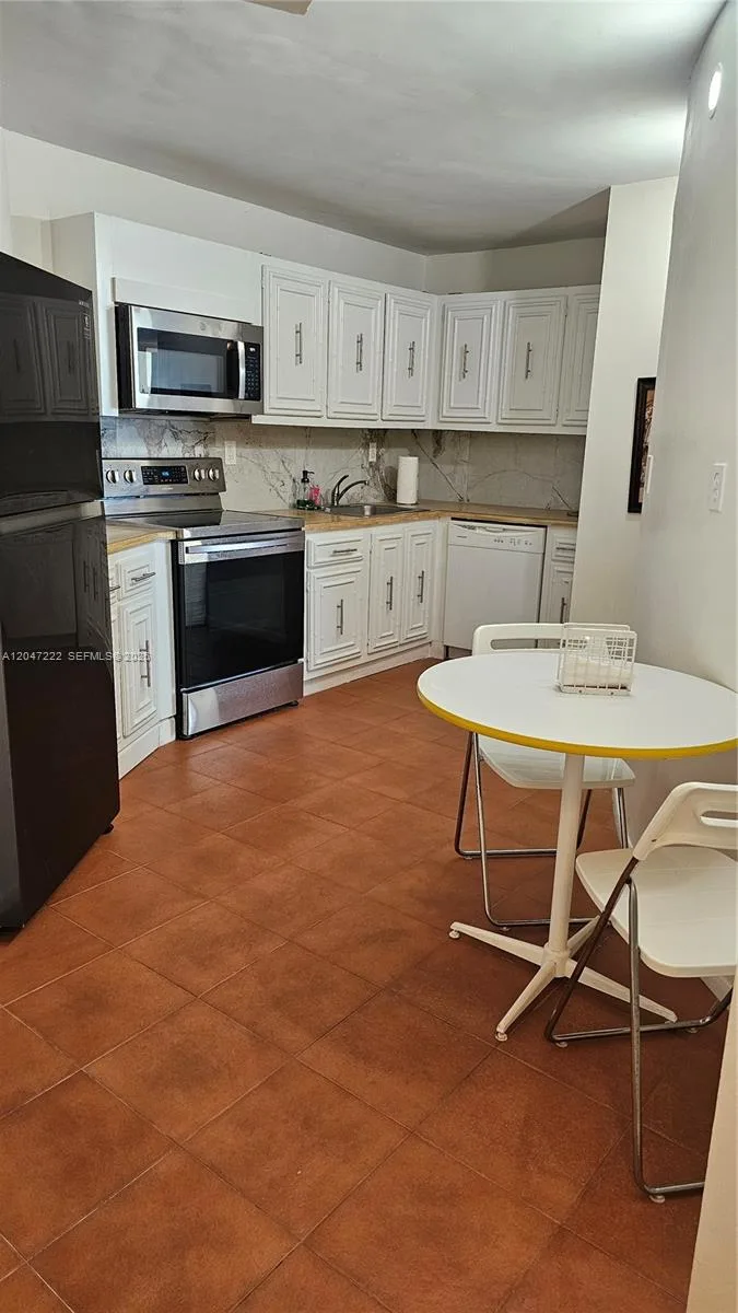 800 Parkview Dr # 912, Hallandale Beach, FL 33009 photo 3