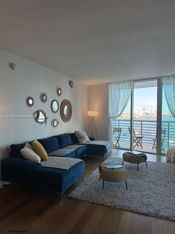 325 S Biscayne Blvd # 1523, Miami, FL 33131 photo 8