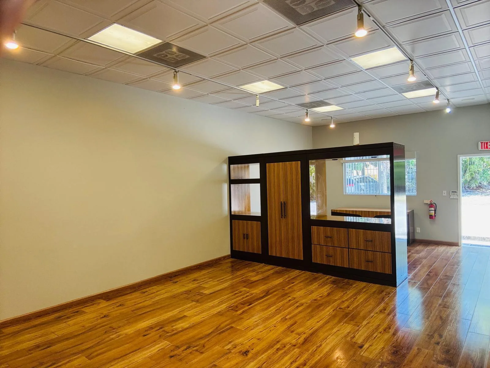 2325 NW 30th Street, Oakland Park, FL 33311