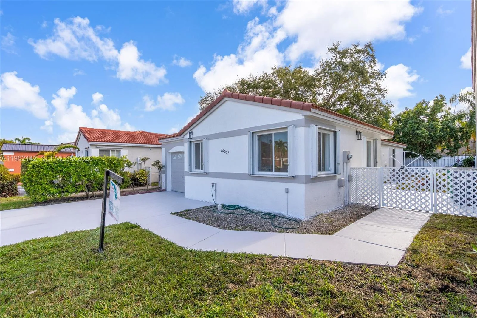 16907 SW 142nd Pl, Miami, FL 33177 photo 2